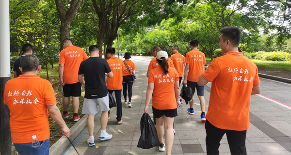 施奈仕,牛盟運動,徒步,保護環境